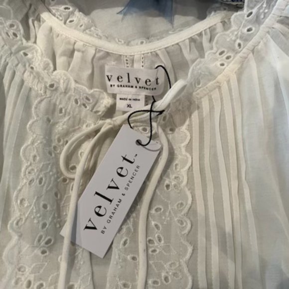 Velvet by Graham and Spencer White Eyelet Cotton Peasant Blouse - Picture 3 of 3